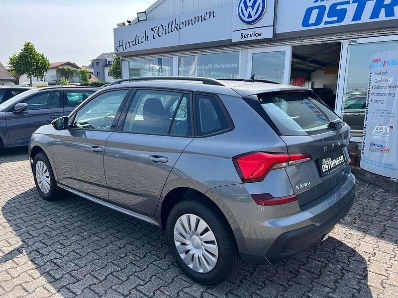 Neu Skoda Kamiq Essence 95 PS (69 kW) 2025 Grau SUV