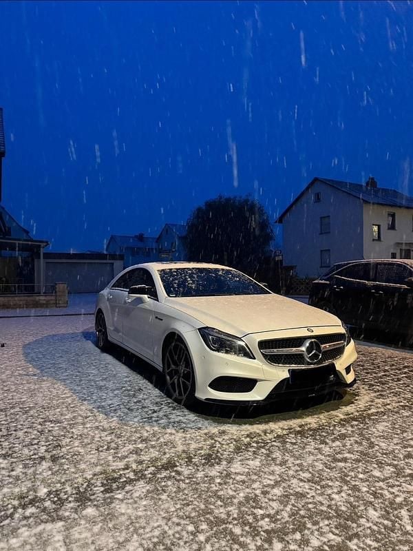 Weiß Gebraucht 2012 Mercedes CLS63 AMG AMG Limousine | 25.000 € - Bild 1/4