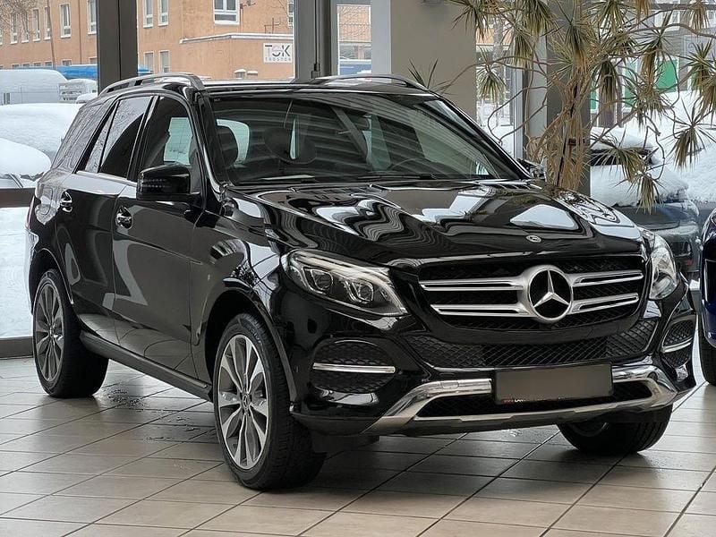 Schwarz metallic Gebraucht 2017 Mercedes GLE400 SUV | 35.360 € (Etwas zu teuer) - Bild 1/4
