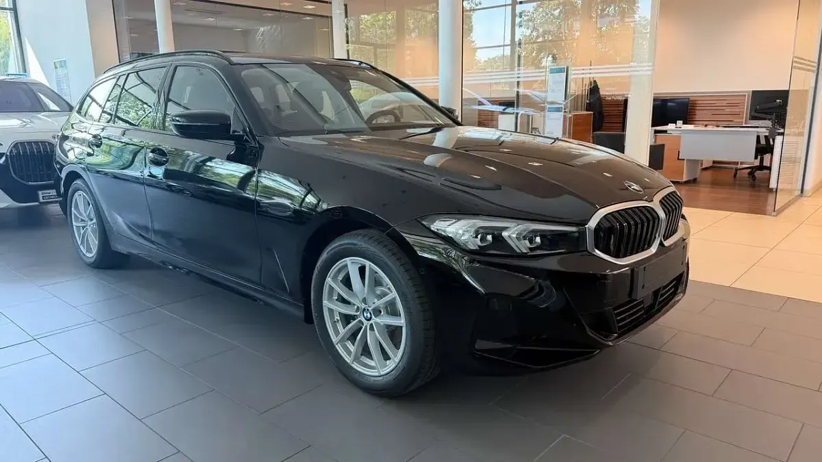 Neu BMW 318 156 PS (114 kW) 2026 Schwarz Limousine