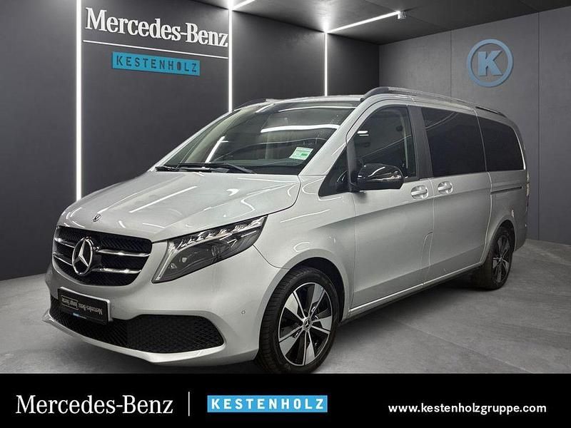 Brillantsilber Gebraucht 2023 Mercedes V220 Van / Kleinbus | 49.990 € (Fairer Preis) - Bild 1/4