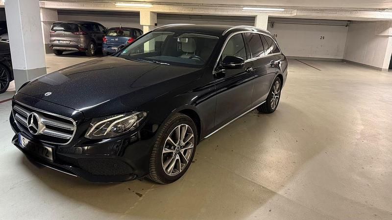 Schwarz Gebraucht 2018 Mercedes E200 Limousine | 21.100 € (Guter Preis) - Bild 1/4
