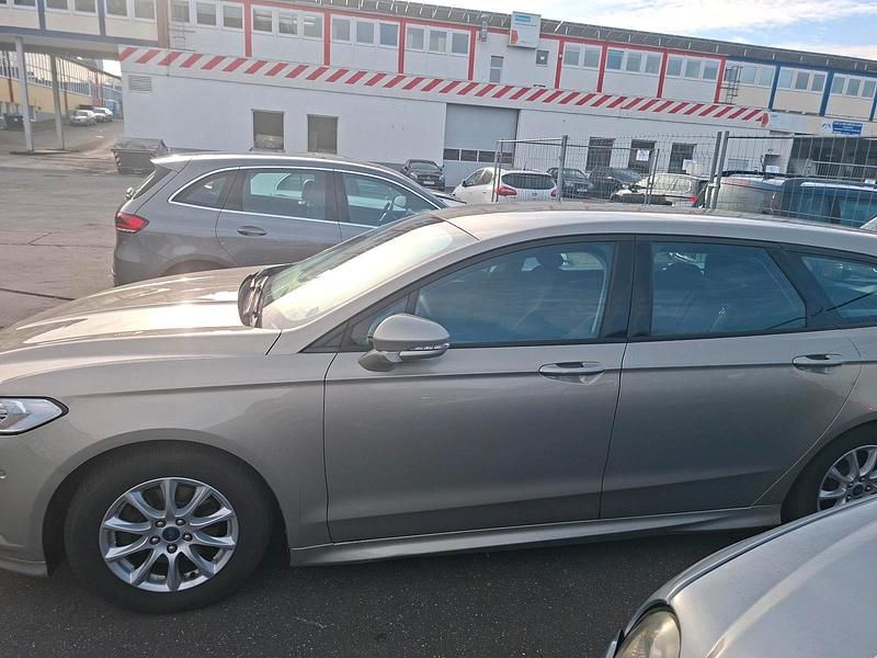 Gebraucht Ford Mondeo 120 PS (88 kW) 2016 Gold Kombi