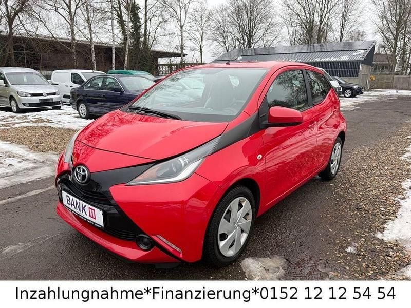 Gebraucht Toyota Aygo X-play 69 PS (50 kW) 2016 Rot Kleinwagen