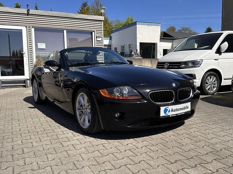 Gebraucht BMW Z4 Sport Line 192 PS (141 kW) 2004 Black sapphire metallic Cabrio