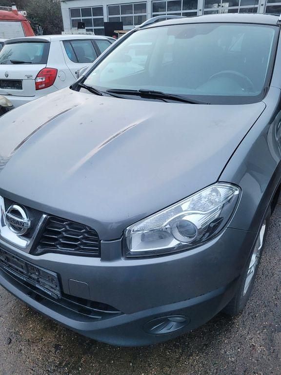 Grau Gebraucht 2013 Nissan Qashqai 360º SUV | 6.500 € (Fairer Preis) - Bild 1/4