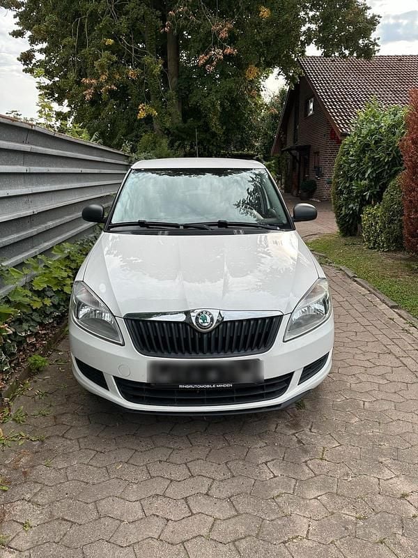 Weiß Gebraucht 2010 Skoda Fabia Special Limousine | 4.250 € (Etwas zu teuer) - Bild 1/4