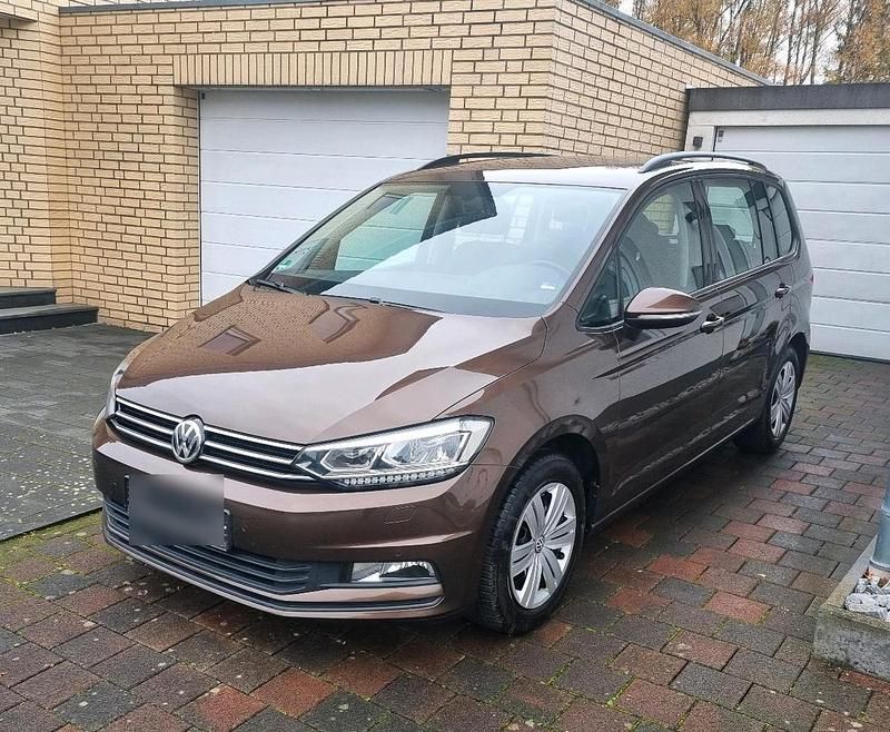 Gebraucht VW Touran 150 PS (110 kW) 2015 Braun Van / Kleinbus