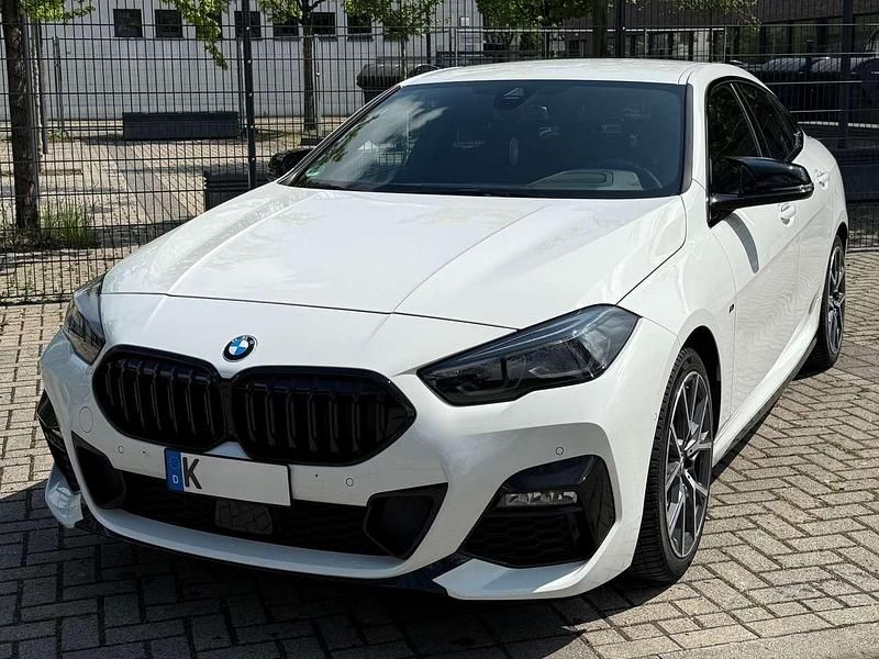 Weiß Gebraucht 2021 BMW 220 M Sport Coupé | 32.800 € (Teuer) - Bild 1/4