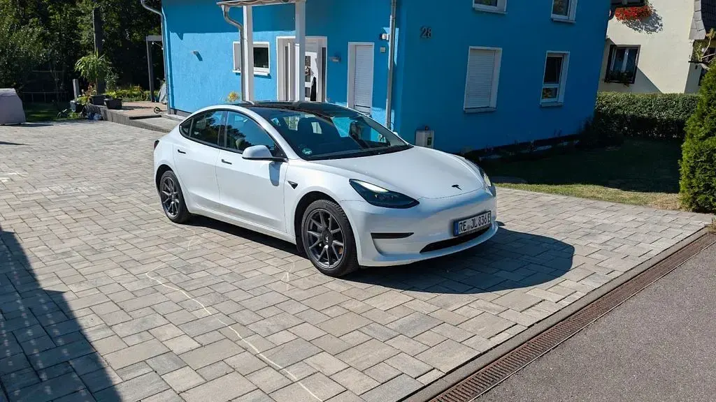 Gebraucht Tesla Model 3 RWD 208 kW (283 PS) 2022 Weiß Limousine
