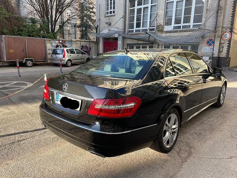 Gebraucht Mercedes E200 136 PS (100 kW) 2011 Limousine