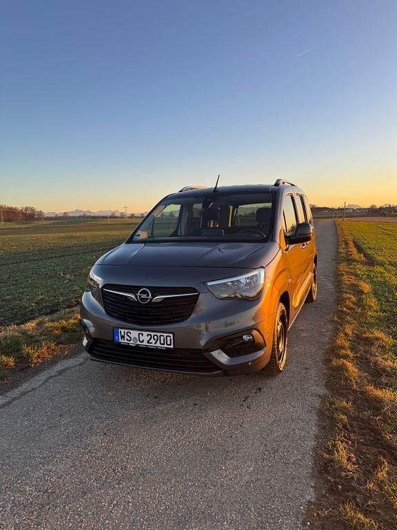 Grau Gebraucht 2019 Opel Combo Life Edition Van / Kleinbus | 17.999 € (Etwas zu teuer) - Bild 1/4
