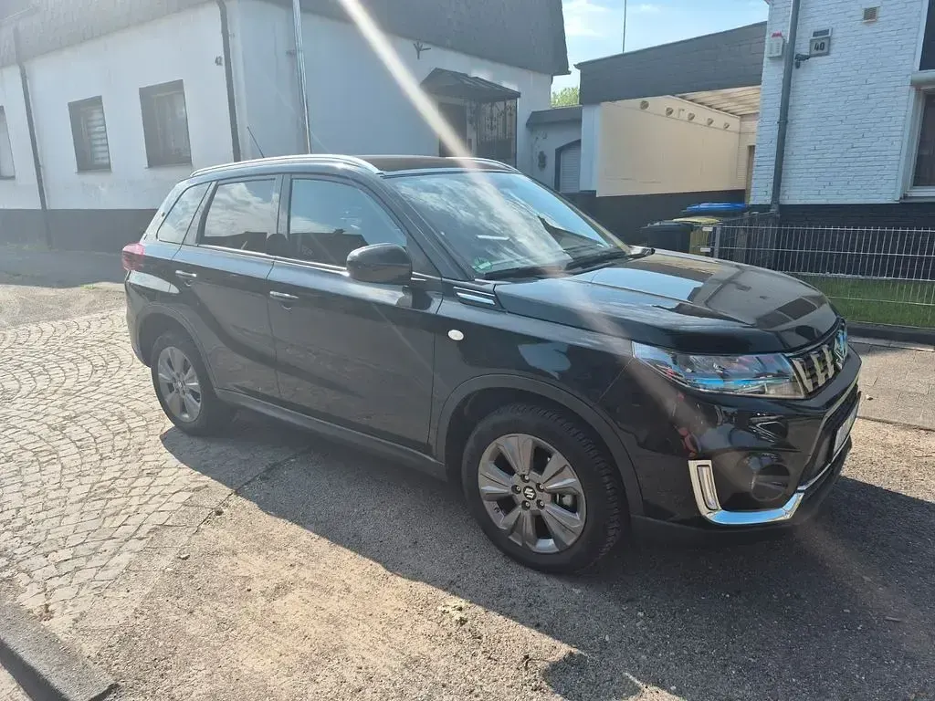 Gebraucht Suzuki Vitara Comfort 102 PS (75 kW) 2023 Schwarz SUV