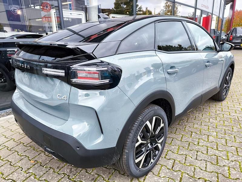 Neu Citroën C4 131 PS (96 kW) 2025 Grün Limousine