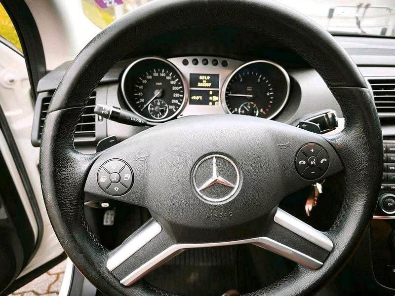 Gebraucht Mercedes R280 194 PS (142 kW) 2009 Weiß Van / Kleinbus