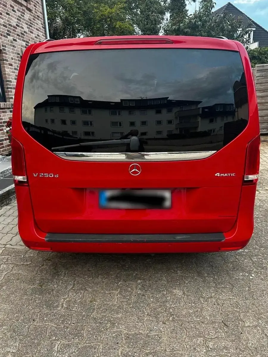 Gebraucht Mercedes V250 190 PS (139 kW) 2017 Rot Van / Kleinbus
