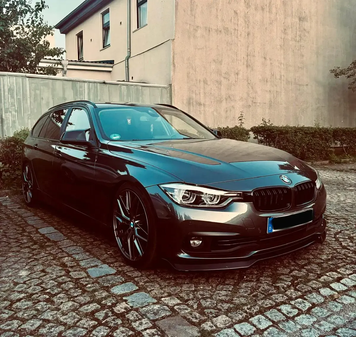Gebraucht BMW 318 Sport Line 136 PS (100 kW) 2019 Grau Kombi