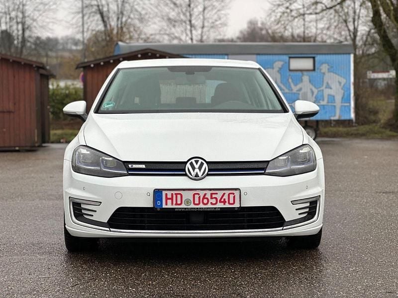 Gebraucht VW Golf 100 kW (136 PS) 2018 Weiß Limousine