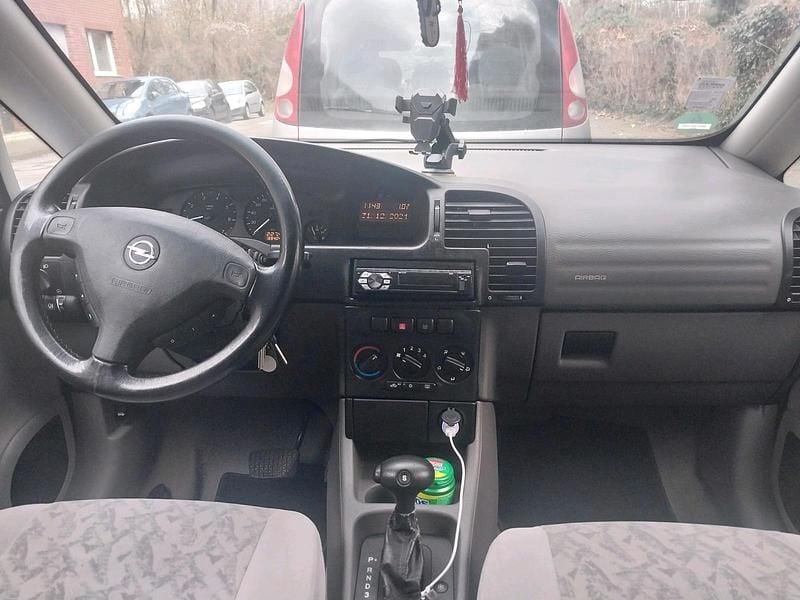Grau Gebraucht 2000 Opel Zafira Elegance Van / Kleinbus | 1.800 € (Guter Preis) - Bild 1/4
