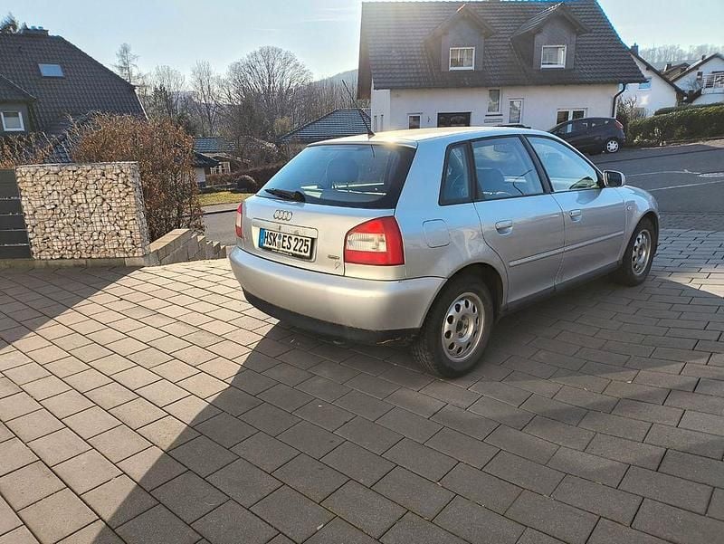 Gebraucht Audi A3 Attraction 102 PS (75 kW) 2001 Silber Kleinwagen