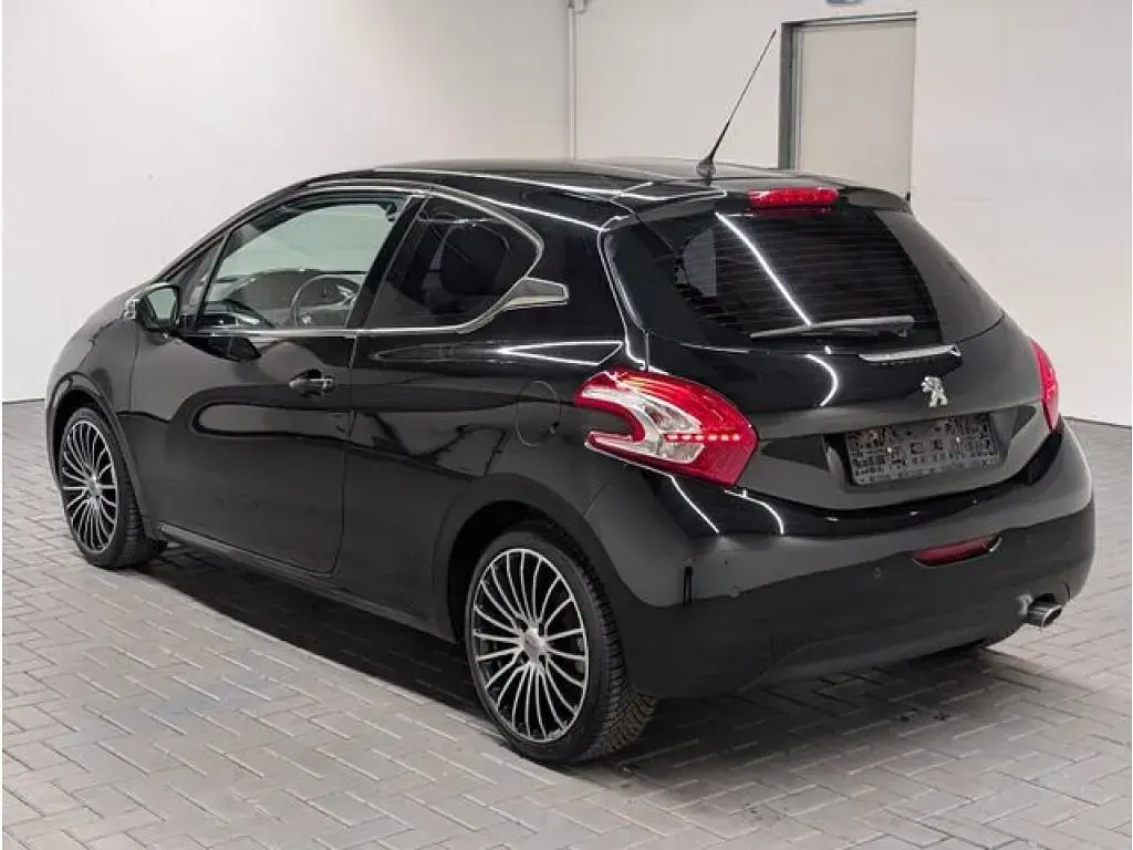 Gebraucht Peugeot 208 Allure 120 PS (88 kW) 2013 Perlschwarzmet. Kleinwagen