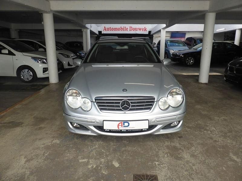Gebraucht Mercedes C180 143 PS (105 kW) 2007 Silber Coupé