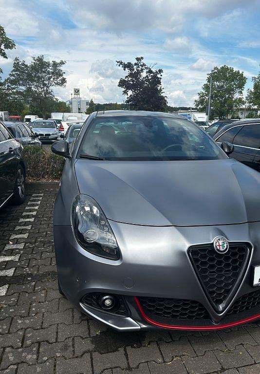 Grau Gebraucht 2019 Alfa Romeo Giulietta Limousine | 13.500 € (Etwas zu teuer) - Bild 1/4