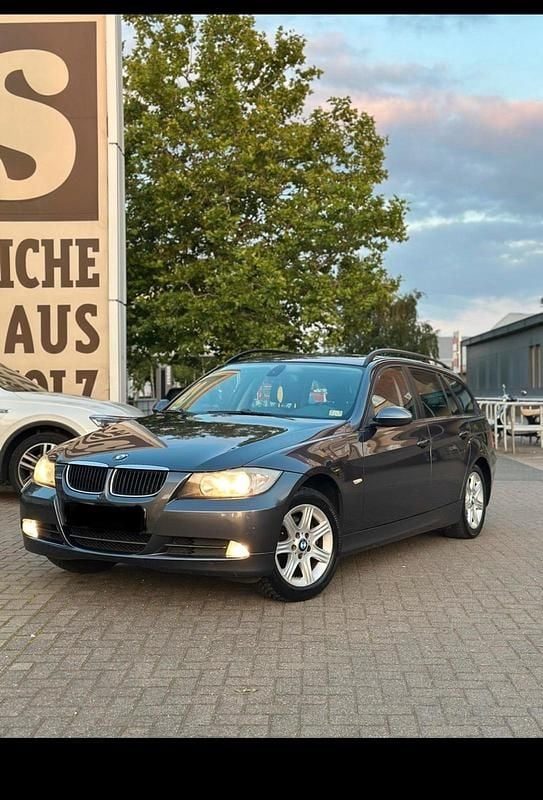 Gebraucht BMW 320 150 PS (110 kW) 2007 Grau Kombi