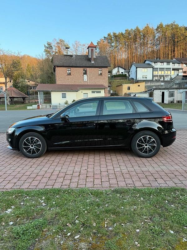 Gebraucht Audi A3 116 PS (85 kW) 2019 Schwarz Limousine
