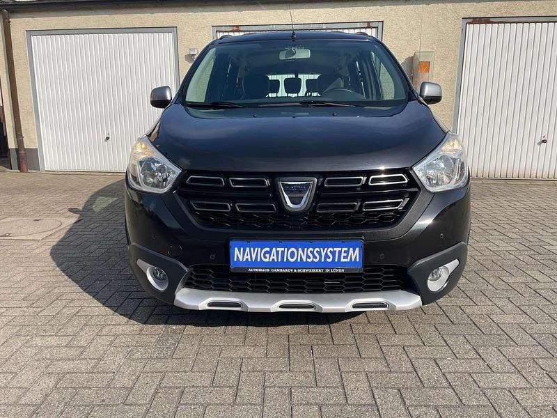Gebraucht Dacia Lodgy Stepway 116 PS (85 kW) 2017 Perlmuttschwarz Van / Kleinbus