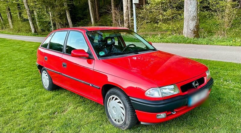 Second-hand Opel Astra 75 CP (55 kW) 1996 Roșu Break
