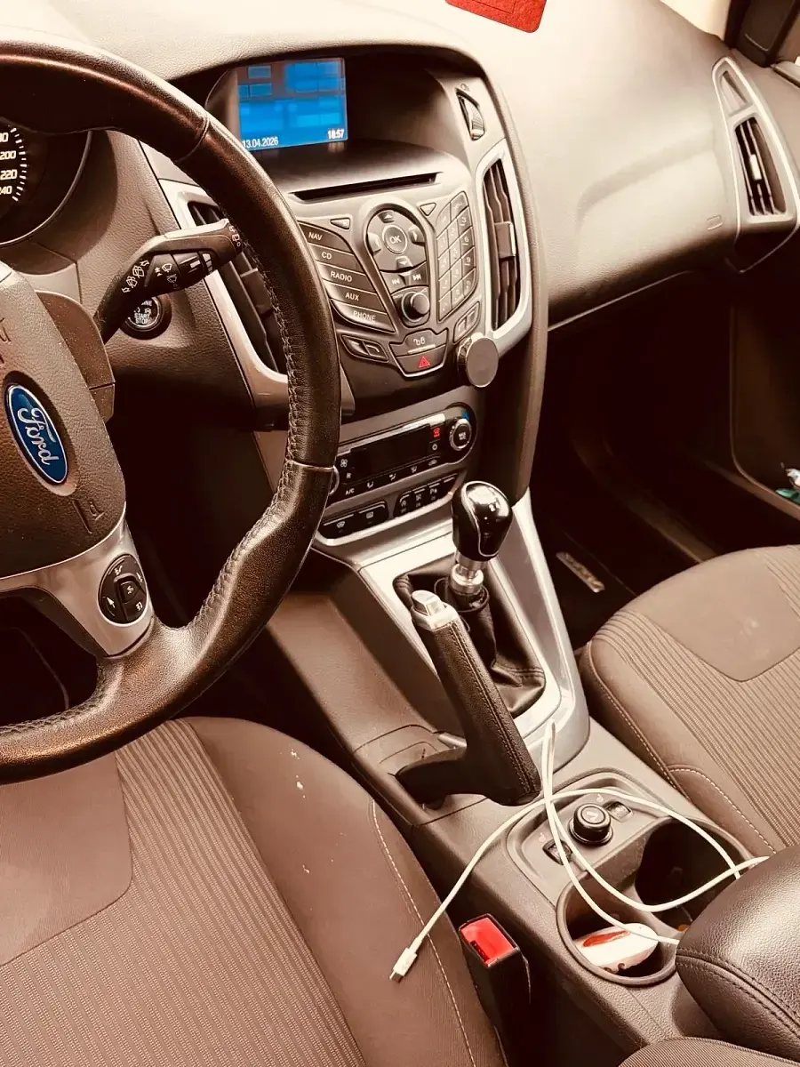 Używany Ford Focus SYNC Edition 125 KM (91 kW) 2014 Brązowy Kombi