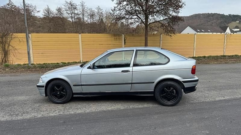 Gebraucht BMW 316 102 PS (75 kW) 1997 Silber Limousine