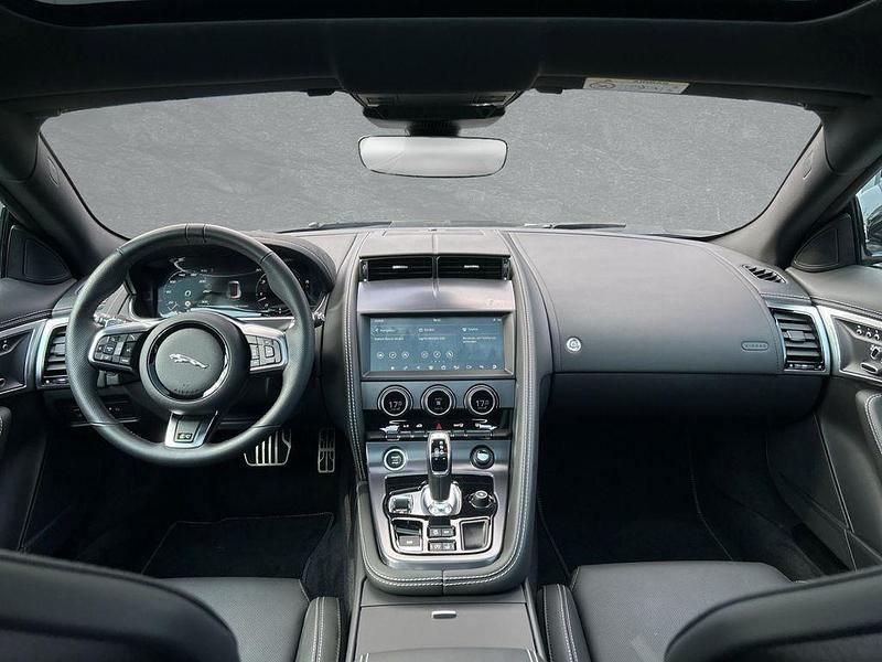 Gebraucht Jaguar F-Type R 582 PS (428 kW) 2022 Santorini black Coupé