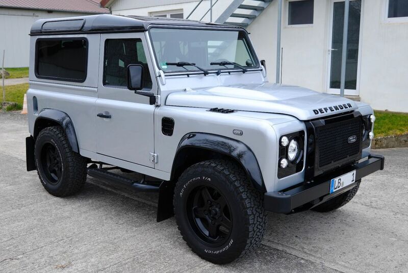 Silber Gebraucht 2015 Land Rover Defender Black Edition SUV | 60.900 € (Fairer Preis) - Bild 1/4