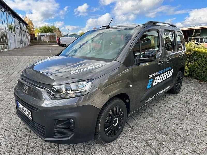 Grau Gebraucht 2023 Fiat e-Doblò Launch Edition Van / Kleinbus | 22.990 € (Superpreis) - Bild 1/4