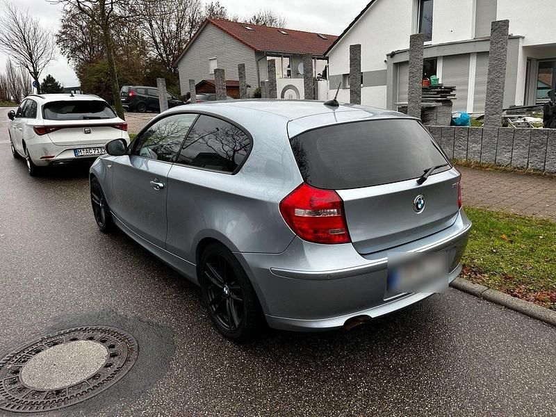 Second-hand BMW 116 Performance 122 CP (89 kW) 2012 Albastru Hatchback