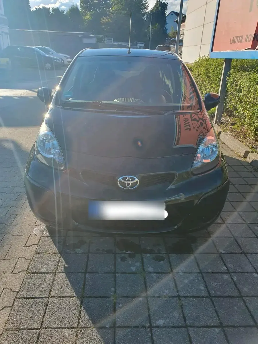 Używany Toyota Aygo 68 KM (50 kW) 2012 Niebieski Hatchback