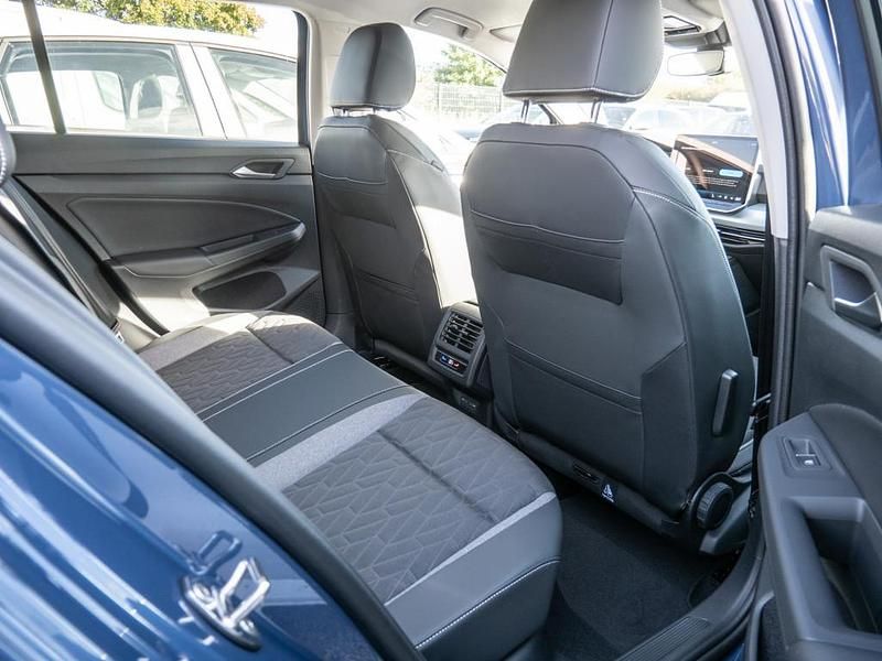 Neu VW Golf VIII 150 PS (110 kW) 2025 Blau / anemonenblau Limousine