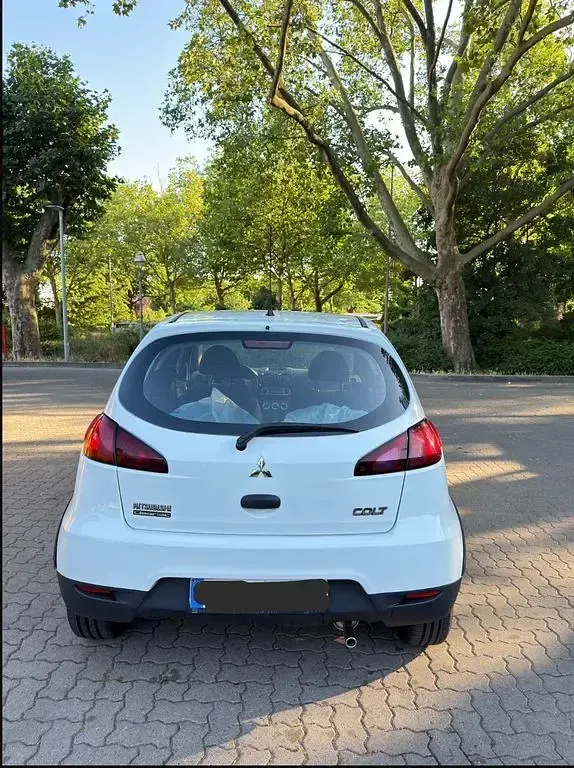 Gebraucht Mitsubishi Colt Intense 95 PS (69 kW) 2010 Weiß Kleinwagen