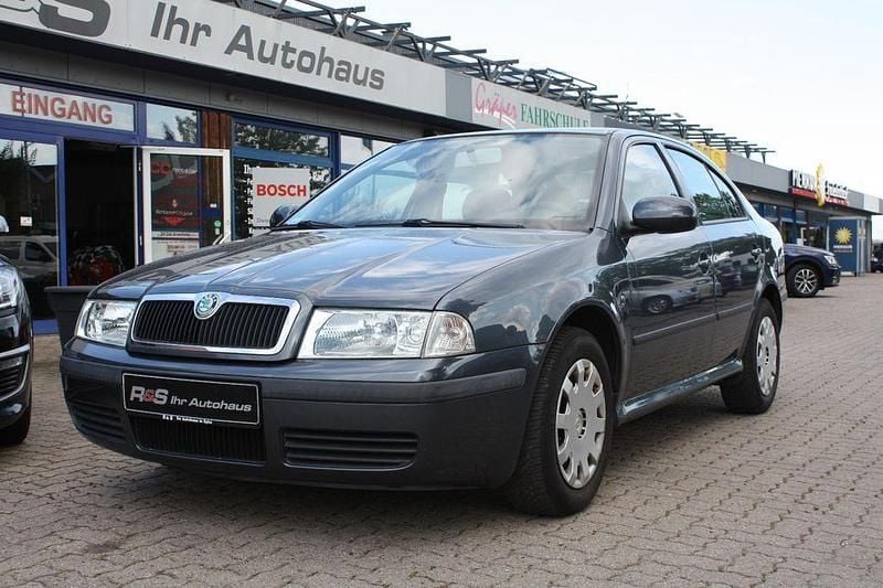 Anthracitegrau metallic Gebraucht 2010 Skoda Octavia Tour Limousine | 2.995 € (Guter Preis) - Bild 1/4