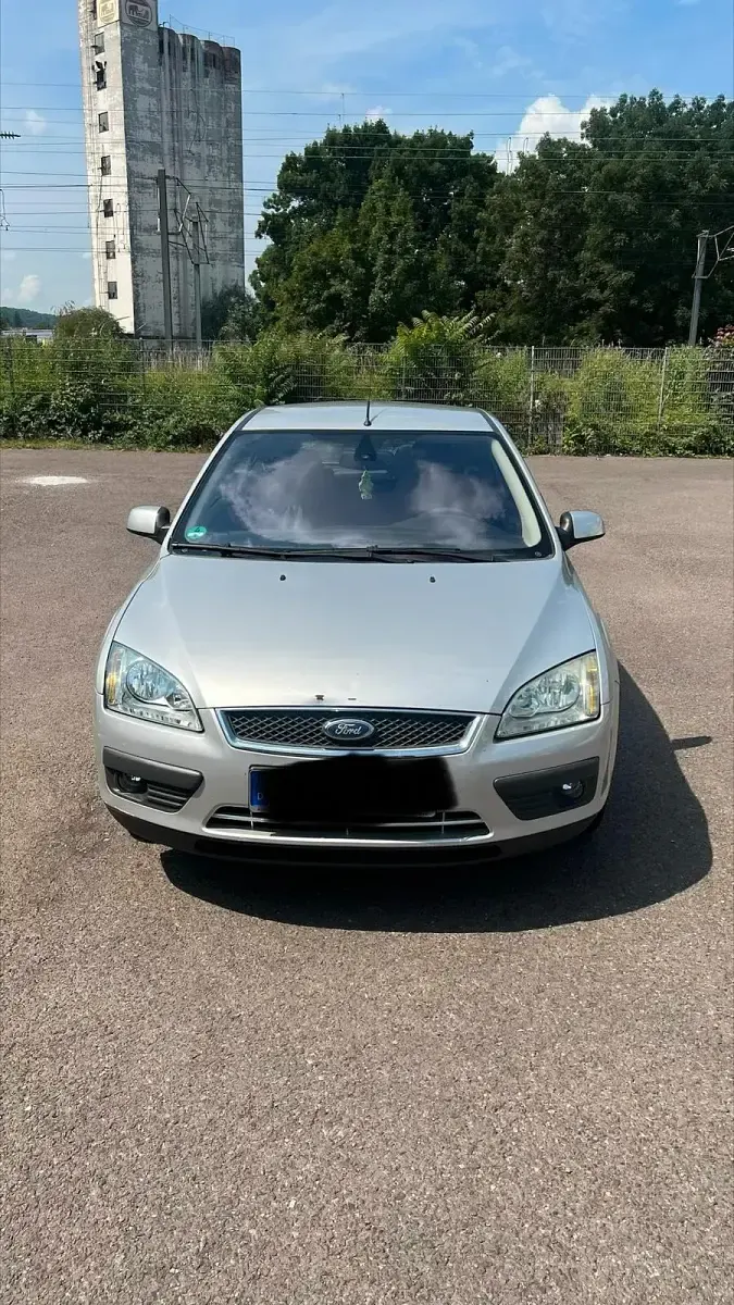 Gebraucht Ford Focus 100 PS (73 kW) 2007 Grau Kombi