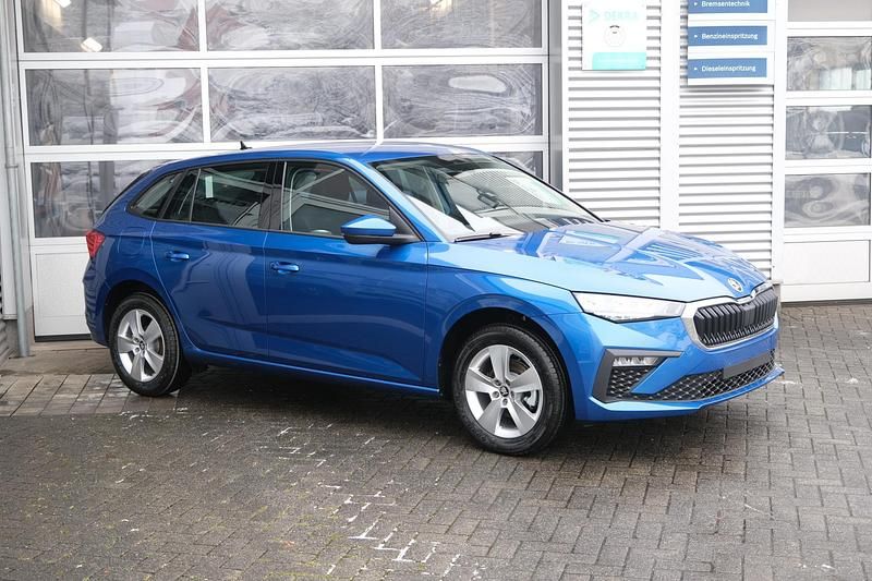 Neu Skoda Scala Selection 116 PS (85 kW) 2025 Race blau metallic Kleinwagen