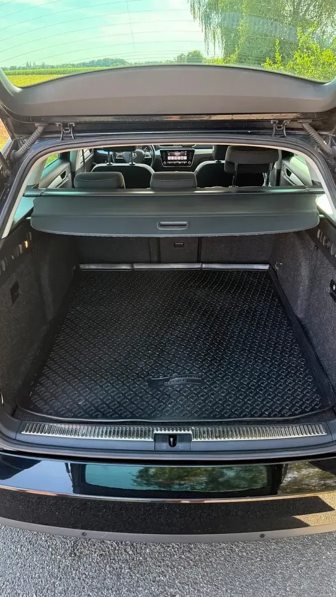 Gebraucht Skoda Superb 150 PS (110 kW) 2018 Schwarz Kombi