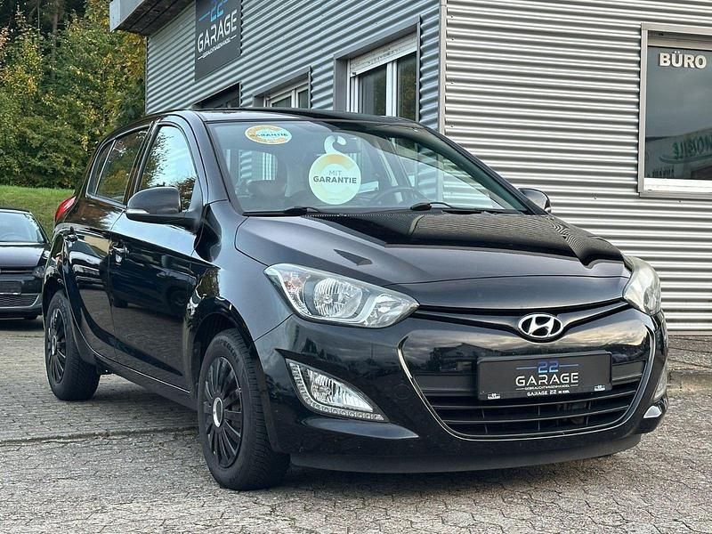 Gebraucht Hyundai i20 Trend 75 PS (55 kW) 2013 Schwarz Kleinwagen