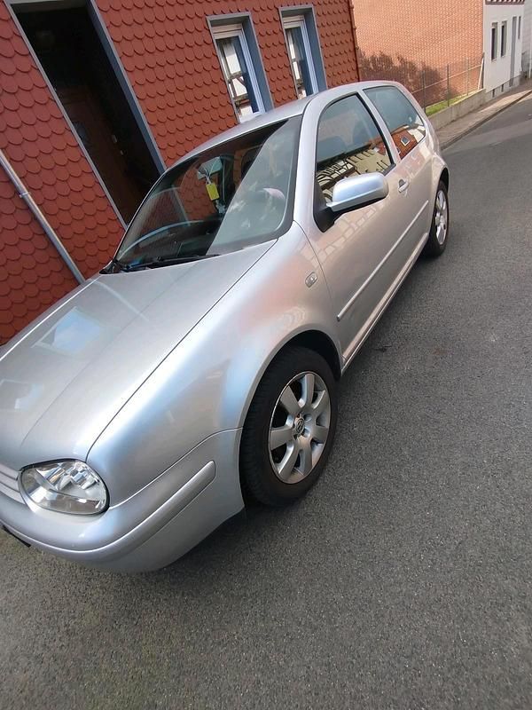Silber Gebraucht 2003 VW Golf IV Kleinwagen | 1.850 € (Etwas zu teuer) - Bild 1/4