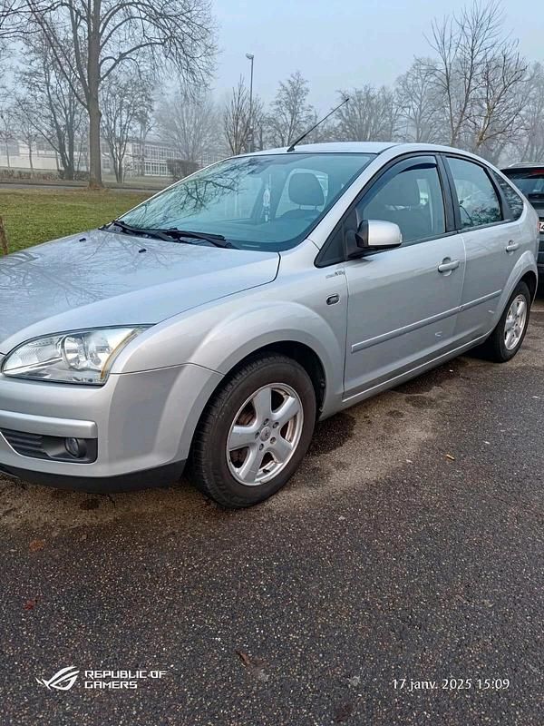 Silber Gebraucht 2007 Ford Focus Limousine | 3.300 € - Bild 1/4