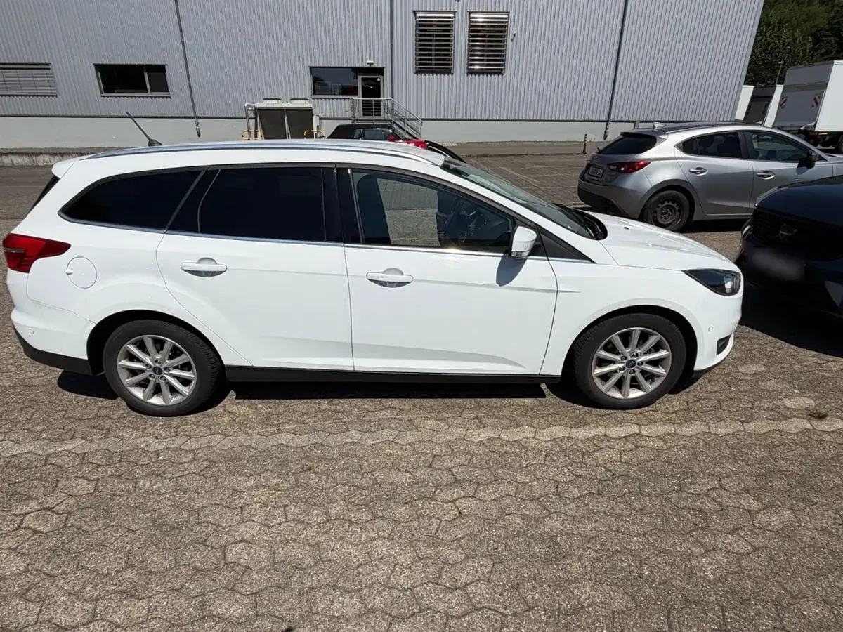 Gebraucht Ford Focus Titanium 125 PS (91 kW) 2018 Weiß Kombi