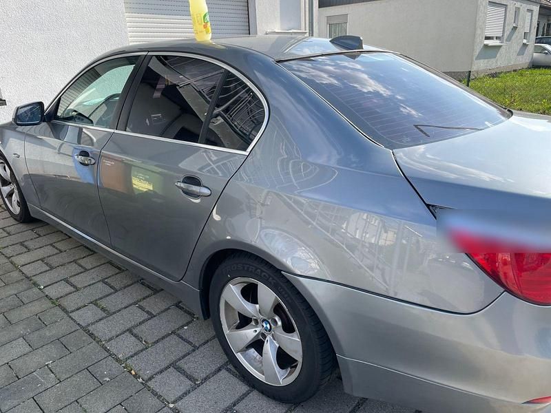 Gebraucht BMW 525 197 PS (144 kW) 2009 Grau Limousine