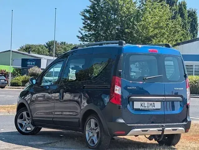 Gebraucht Dacia Dokker Stepway 95 PS (69 kW) 2019 Blau Van / Kleinbus